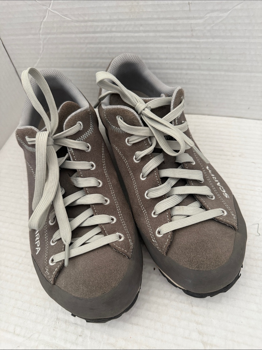 Shoe Scarps Size 8 1/2 Mojito Iron Grey Hiking Climbing Shoe EC